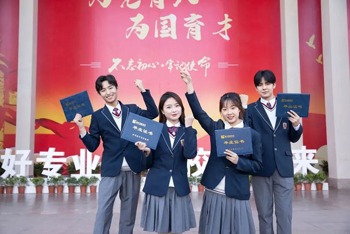 [熱點(diǎn)透析]市場供需失衡嚴(yán)重，初高中選擇未來時(shí)生如何破局？