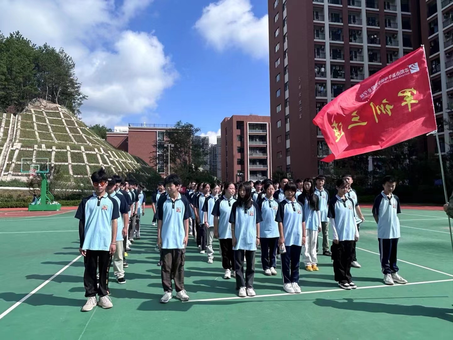 無畏驕陽，青春當燃|貴陽新華舉行2024級新生軍訓開幕式
